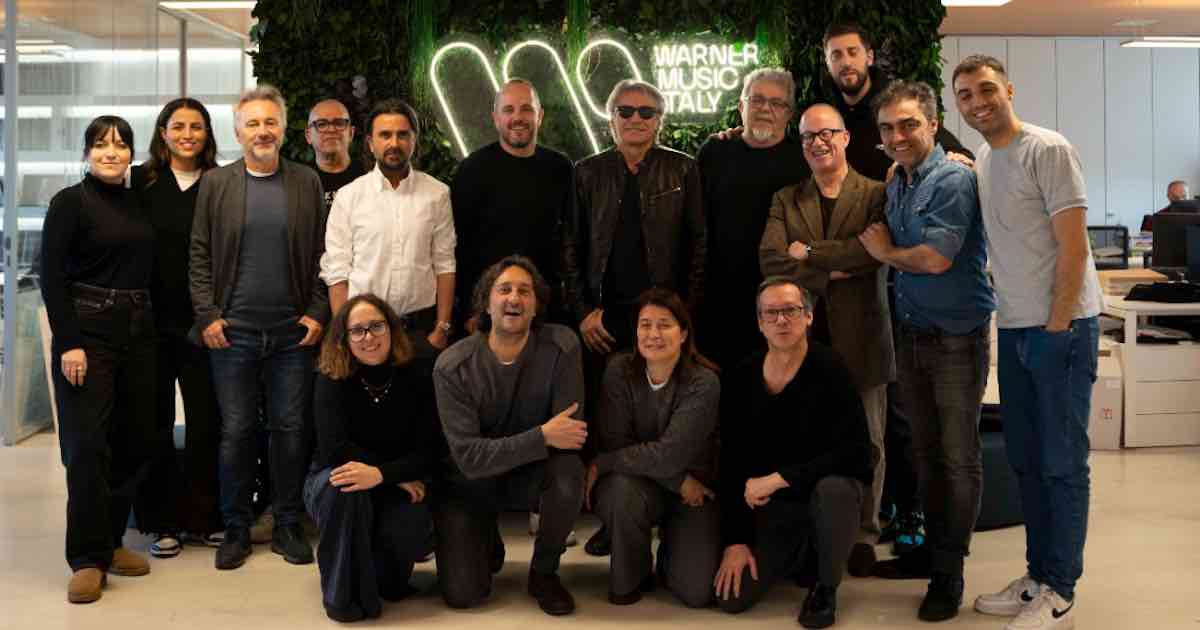 Ligabue e Warner Music Italia firmano un nuovo accordo