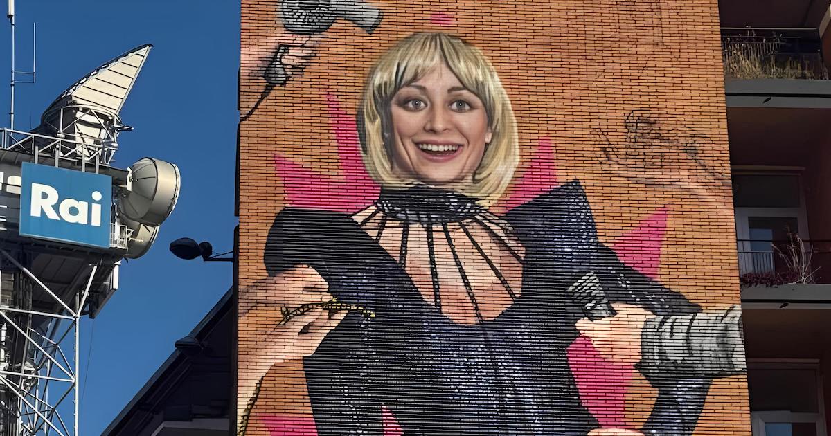 Raffaella Carrà e il murale in via Teulada al Centro di produzione Rai