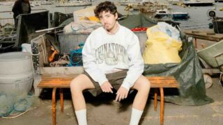 Fulminacci annuncia l’uscita del nuovo singolo “Sottocosto”