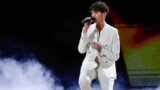 Michele Bravi torna ospite ad Amici con “Lo ricordo io per te”