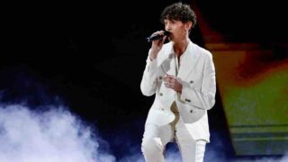 Michele Bravi torna ospite ad Amici con “Lo ricordo io per te”