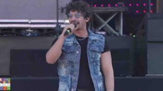 Pierdavide Carone sul palco del Primo Maggio di Roma 2025 con “Di notte” e “Mi vuoi sposare?”