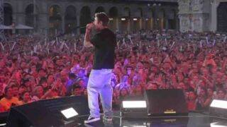 Radio Italia Live 2025, Fedez canta “Battito” e “Scelte stupide”