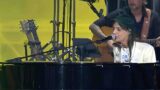 Radio Italia Live 2025, Lucio Corsi apre il concerto di Piazza Duomo