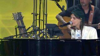 Radio Italia Live 2025, Lucio Corsi apre il concerto di Piazza Duomo