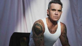 Robbie Williams svela la tracklist del nuovo album “Britpop”
