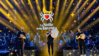 La Notte della Taranta 2025, gli ospiti in scaletta del concertone trasmesso su Rai 3