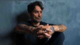 Fabrizio Moro, il nuovo album “Non ho paura di niente” uscirà solo in formato fisico