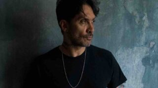 Fabrizio Moro: “La musica ha un potere curativo per chi sa accoglierla” – INTERVISTA