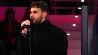 Amici 25, Alberto Urso torna a casa e presenta “Come noi mai”