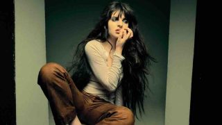 Angelica Bove presenta “Tana”, il suo primo album ufficiale, tra insicurezze e sicurezze