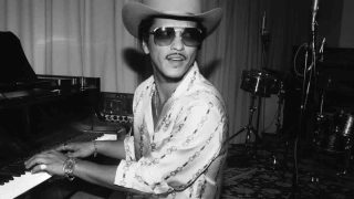 Bruno Mars, fuori il singolo “I Just Might” che anticipa l’album “The Romantic”