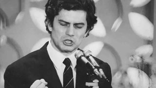 Luigi Tenco: il ricordo di un’artista libero, straordinario e controverso