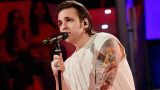 Amici 25, Alessio Bernabei torna a casa per presentare il singolo “Tevere”