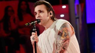 Amici 25, Alessio Bernabei torna a casa per presentare il singolo “Tevere”