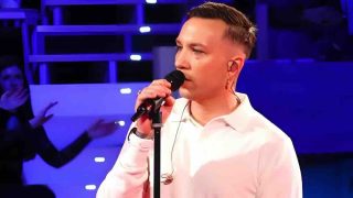 Amici 25, Briga torna a casa per presentare il singolo “Sognatori”