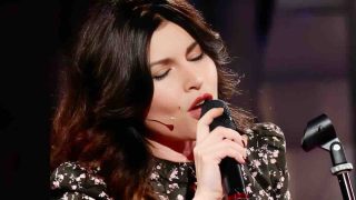 Amici 25, Giusy Ferreri presenta il singolo “Musica classica”