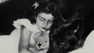 Lana Del Rey pubblica il nuovo singolo “White Feather Hawk Tail Deer Hunter”