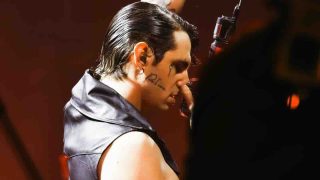 Achille Lauro annuncia le date del tour 2027 negli stadi: “Per sempre noi”