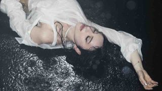 Arisa, “Il tuo profumo” è il nuovo singolo tratto dall’album “Foto mosse”