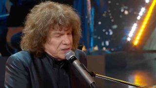 Canzonissima 2026, Riccardo Cocciante vince la sesta puntata con “Margherita”