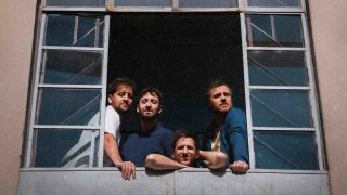 Eugenio in Via di Gioia: annunciato “Tutti dentro”, il loro primo palazzetto