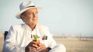 Memo Remigi, fuori il nuovo album “Sapessi com’è strano”