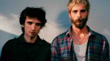 Santi Francesi inaugurano un nuovo capitolo discografico con “Guerrilla”
