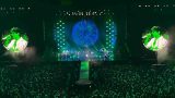 Irama attinge dalla sua tavolozza di colori per il battesimo a San Siro  – RECENSIONE CONCERTO