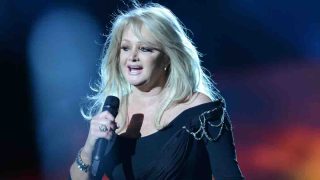 Addio a Bonnie Tyler, la voce di “Total Eclipse of the Heart”: aveva 75 anni